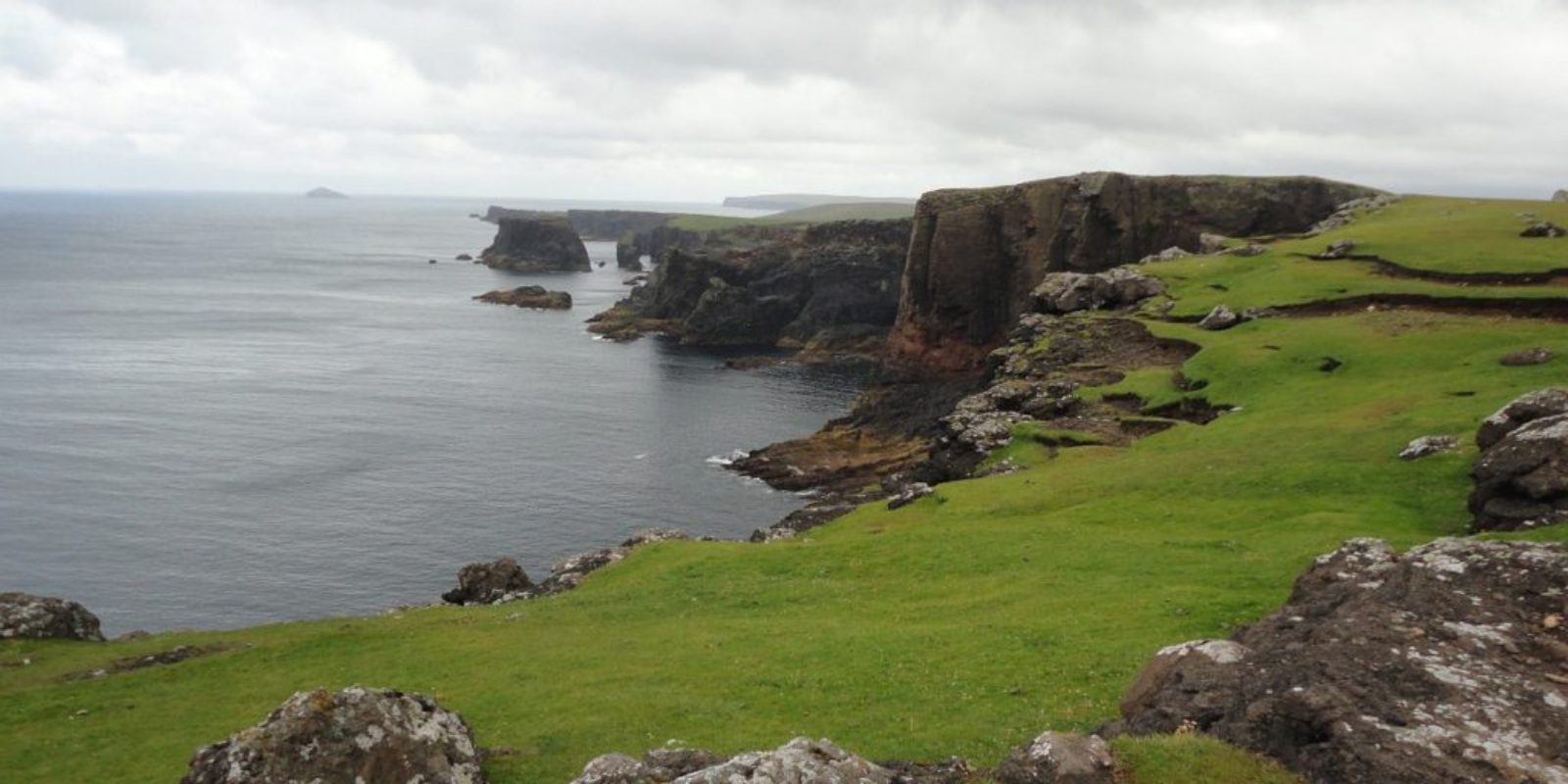 Scotland's islands are like extensions of the mainland. They are full of prehistoric sites, of white sandy beaches, rare bird colonies, and more. Visit in..